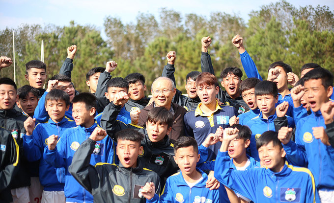 HLV Park Hang-seo: Tôi không ca ngợi mà chỉ cảm ơn bầu Đức